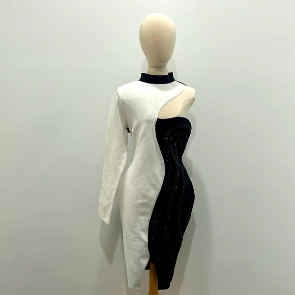 BLACK AND WHITE ONE SLEEVE BANDAGE DRESS, NWT, SIZE 1X - Picture 1 of 9